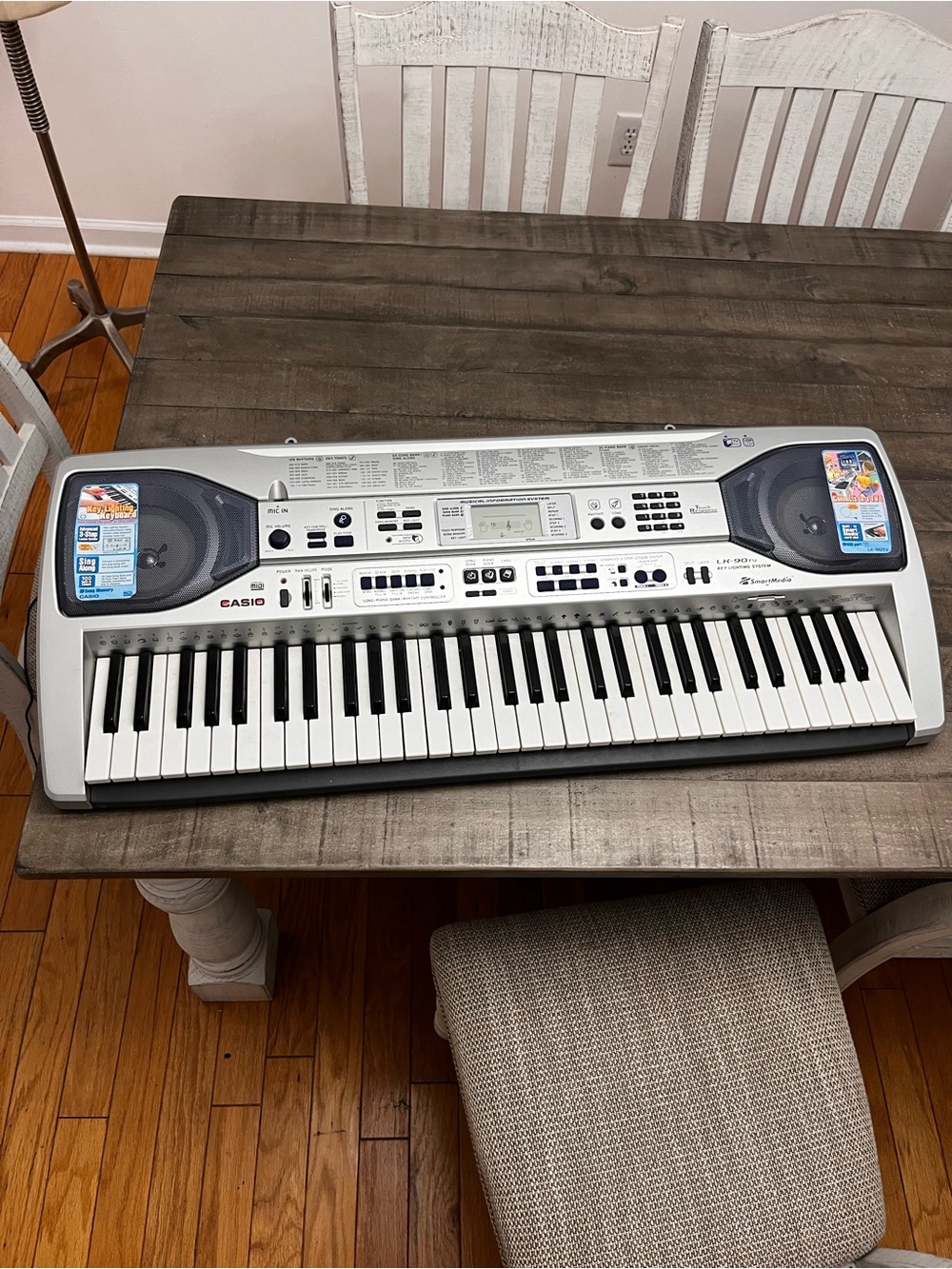 Vintage Casio LK-90TV
Keyboard: Key Lighting
System,Excellent conditions